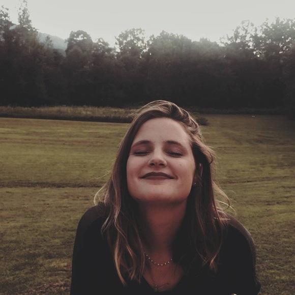 Meet your Posher, Emma - Picture 1 of 1